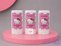 دئودورانت استیکی گوگولی با طراحی کیوت و دوست‌داشتنی، همراه همیشگی کیف و کوله‌ت میشه تا هر جا رفتی حس تمیزی و تازگی کنارت باشه. 🌸 💗 خوشبو و دلنشین 💗 حمل راحت داخل کیف 💗 مناسب استفاده روزانه 💗 ظاهر بامزه و دوست‌داشتنی اگه از اونایی هستی که عاشق وسایل کیوت و کاربردی هستن، این کوچولوی دوست‌داشتنی رو از دست نده! 🎀🐾 https://eitaa.com/Mahsolat_naderi