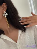 گوشواره طرح گل زنجیر طلایی بلند