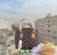 کیف دستی زنانه طرح LV