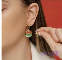 ❣️ گوشواره زینتی طرح کریسمس 🎊این محصول از برند معروف xuping است❣️ درجه کیفی محصول بسیار عالی است 👌🏻😍و ضد حساسیت و کاملا رنگ ثابت می باشد 🌼 این محصول ضمانت کیفیت داشته و به صورت تا به تا می باشد🍂