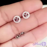گوشواره نقره میخی عیار 925 روکش طلا سفید طرح لویی ویتون زنانه