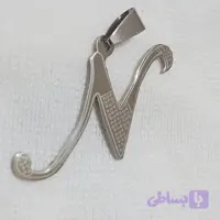 پلاک استیل زنانه طرح حرف N رنگ نقره ای