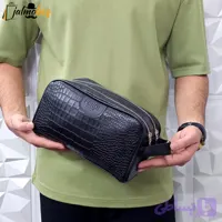 کیف دستی مردانه اسپرت طرحدار چرم صنعتی دو خانه بند دستی