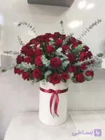 باکس گل طبیعی ۴۱ شاخه رز قرمز