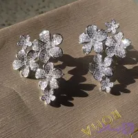 گوشواره جواهر طرح گل
