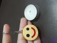 جاسوئیچی چوبی طرح استیکر لبخند