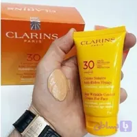 ضد آفتاب رنگی صورت کلارنس SPF30 مدل Sun Wrinkle Control