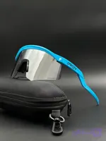 عینک آفتابی اوکلی مدل Hydra 208