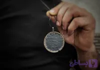 گردنبند دف مینیاتوری 5 سانتی به همراه نخ آویز چرمی با پوسته طبیعی به همراه جعبه زیورالات شیک