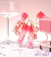 ✨ لیپ‌ گلاس مینی آویزدار HUDAMOJI (Strawberry Juicy Lip)
