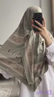 روسری ابریشم توییل وارداتی قواره۱۴۰دور دست دوز سبزو‌کرم