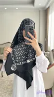 روسری ابریشم توییل وارداتی قواره۱۴۰دور دست دوز سفید مشکی