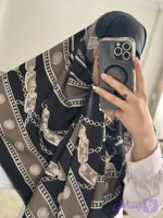 روسری ابریشم توییل وارداتی قواره۱۴۰دور دست دوز مشکی طلایی