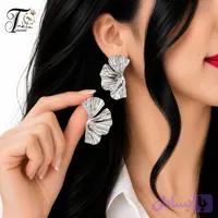 گوشواره میخی طرح برگ مدرن نقره‌ای