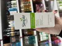 کرم آبرسان سیمپل مناسب پوست چرب و مستعد جوش اصلی
