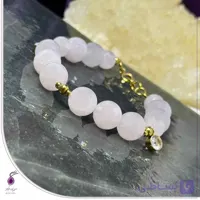 دستبند سنگ رز کوارتز گوی با خرجکار نگین کد B226