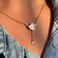 گردنبند سنگ صدف با گل سفید و نگین آویز اشک